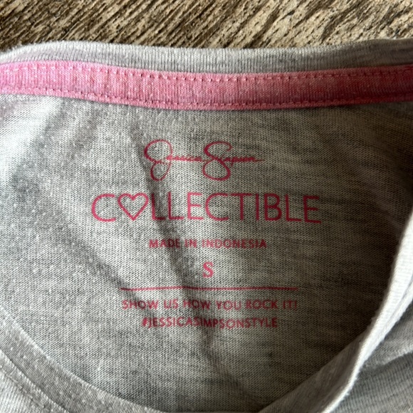 Jessica Simpson “throw kindness around like confetti” tee - Picture 4 of 7